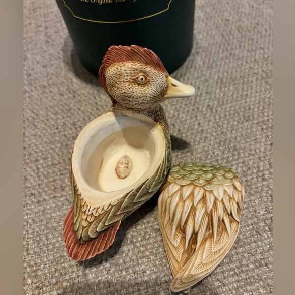 Harmony Kingdom Keeping Current Figurine Box - Picture 3 of 5